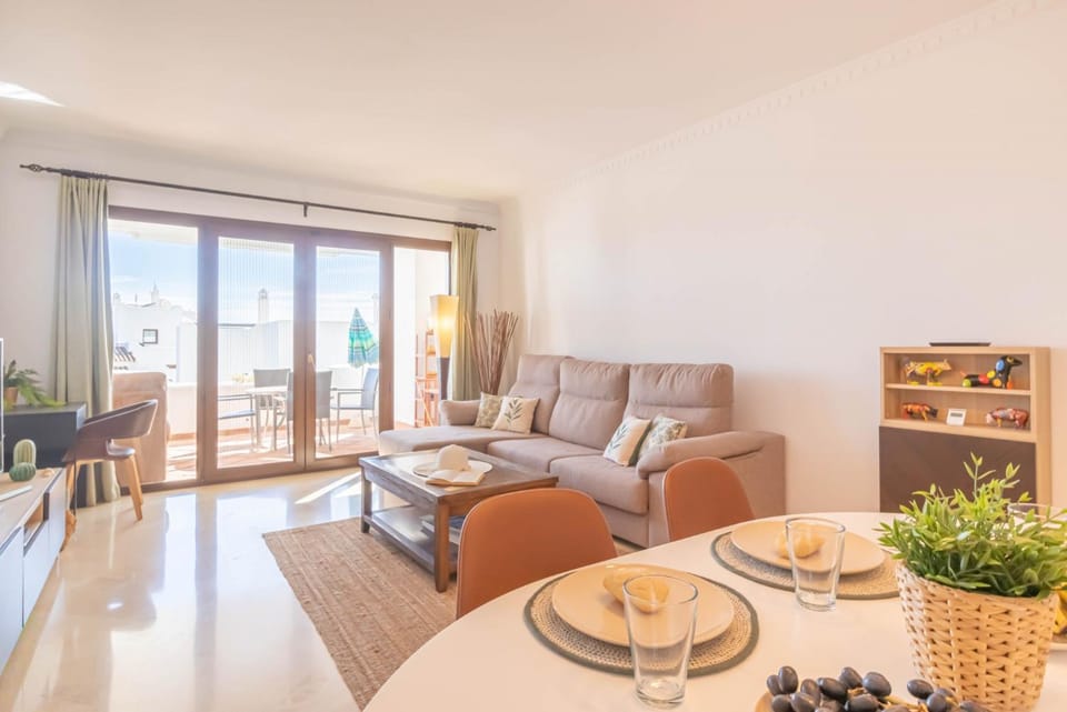 View (from property/room), Balcony/Terrace, Living room