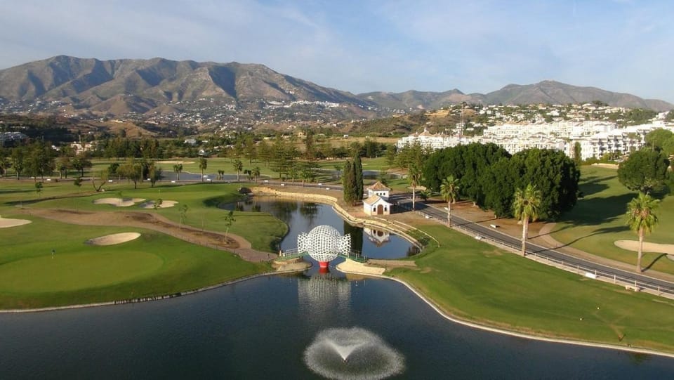 Neighbourhood, Natural landscape, Golfcourse, Mountain view, Location