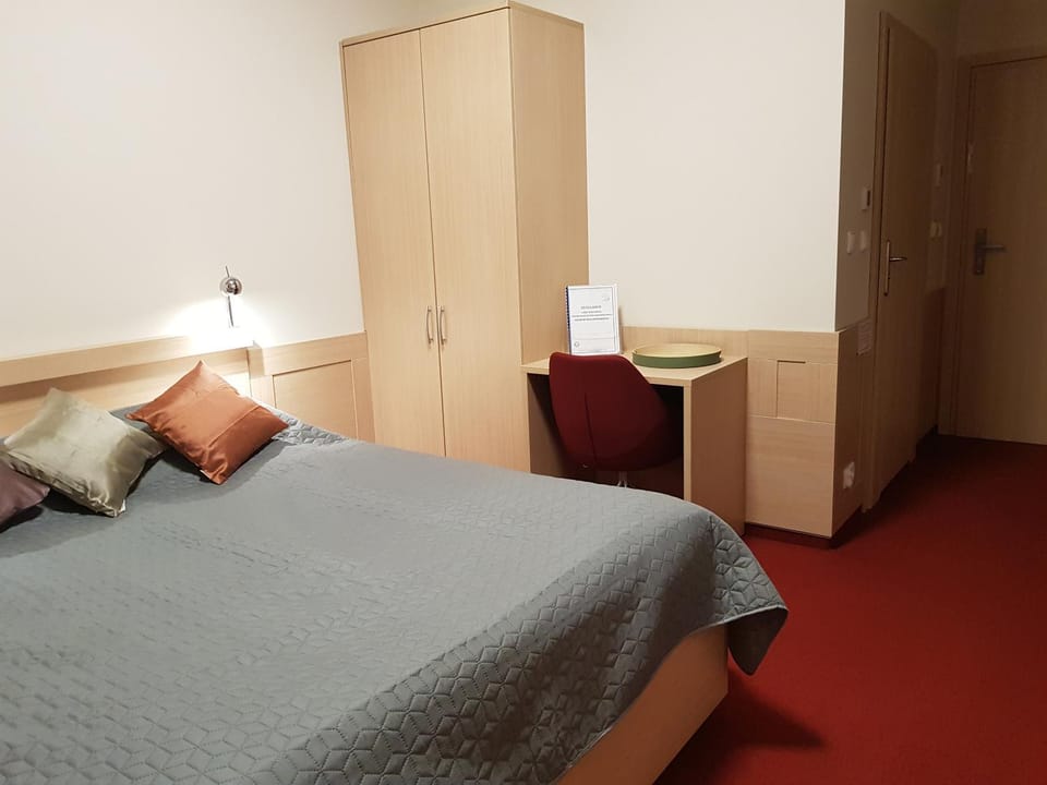 Bed, Photo of the whole room, hair dresser, wardrobe