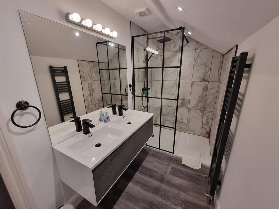 Shower, Bathroom, towels