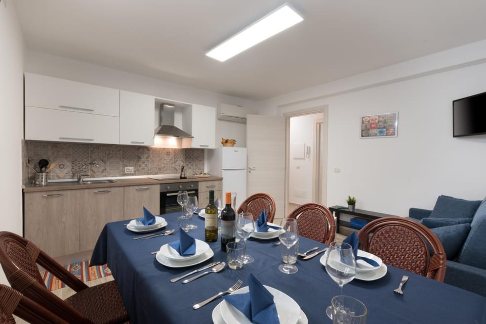 Kitchen or kitchenette, Living room, Dining area, pet friendly