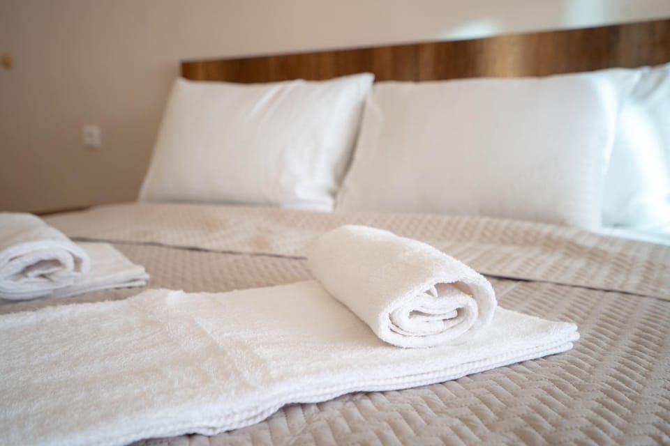 Bed, Photo of the whole room, Bedroom, towels