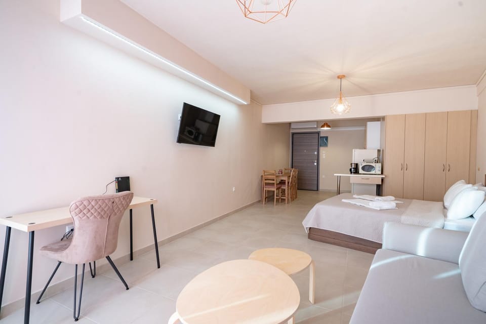 Bed, TV and multimedia, Kitchen or kitchenette, Living room, Photo of the whole room, Seating area, Dining area, Bedroom, minibar, stove