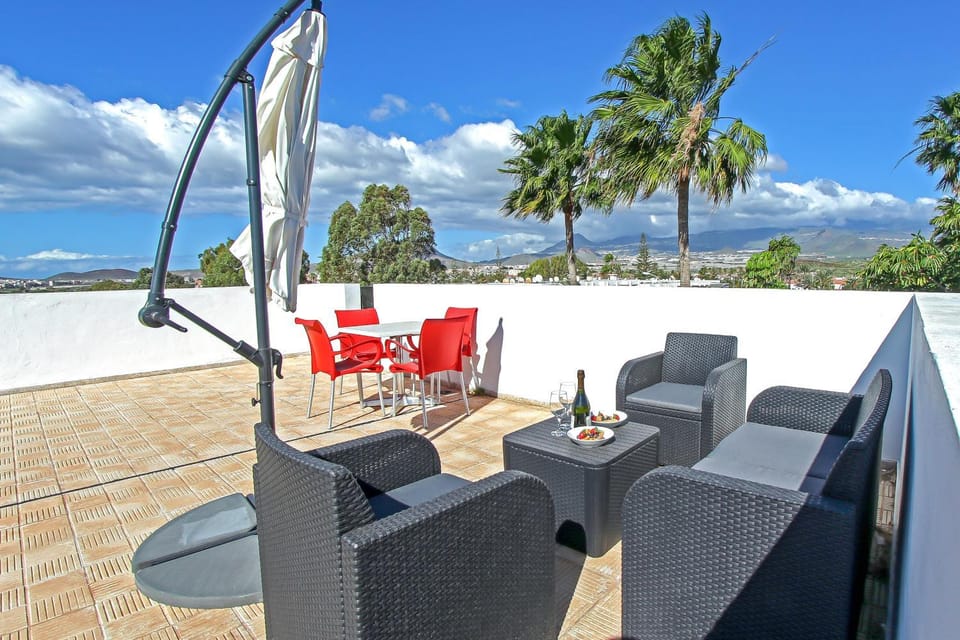 Natural landscape, View (from property/room), Balcony/Terrace, Seating area, Dining area
