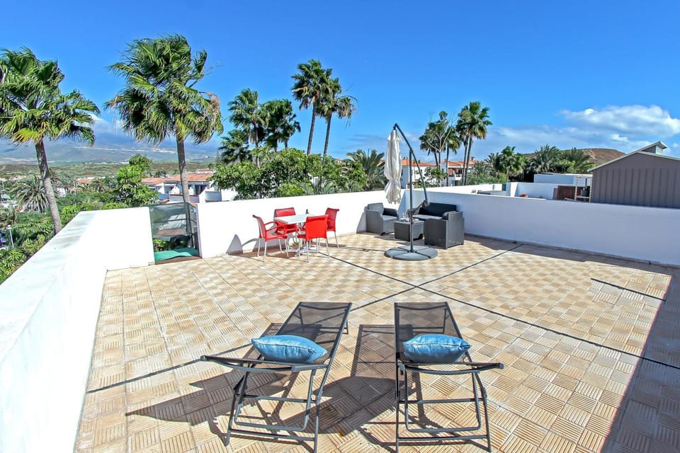 View (from property/room), Balcony/Terrace, Seating area, sunbed