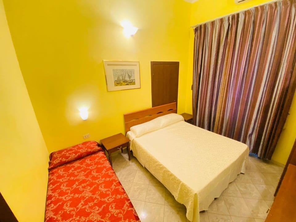 Roma Guest House Bed and Breakfast in Rome