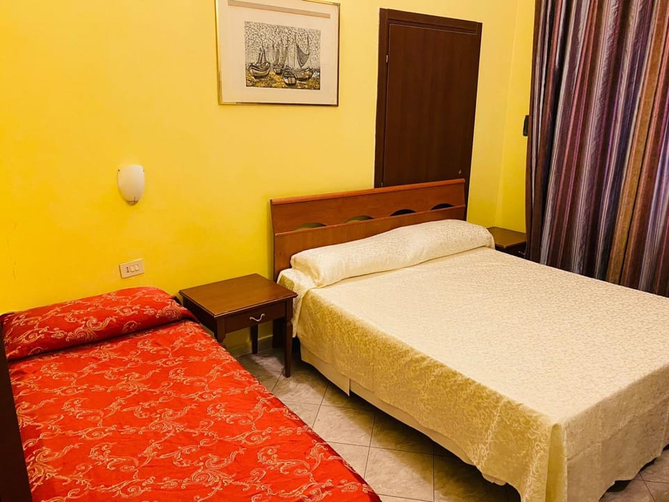 Roma Guest House Bed and Breakfast in Rome