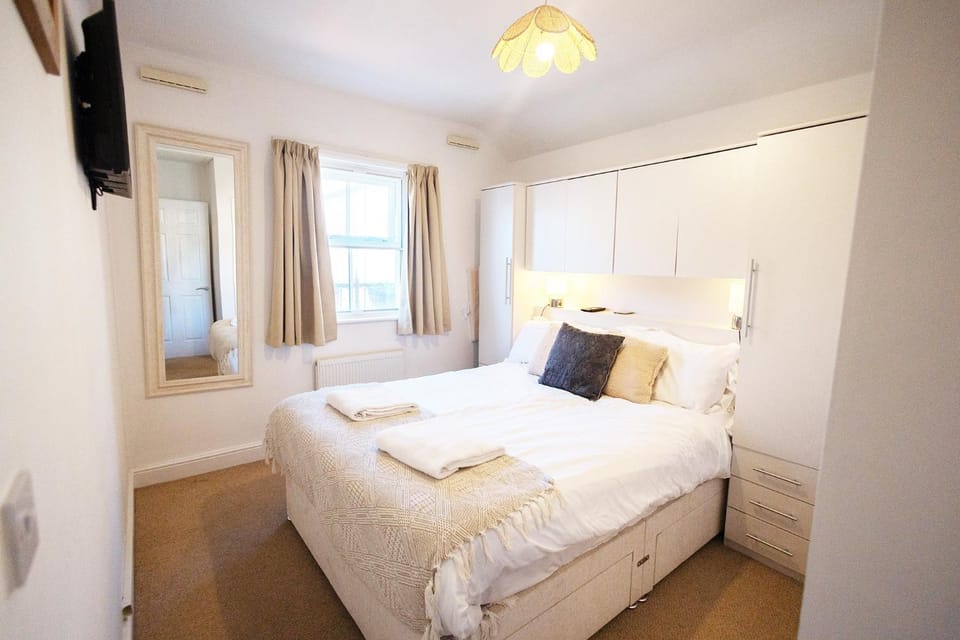 Bed, Photo of the whole room, Bedroom, towels, wardrobe