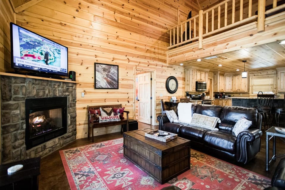 Texas Kind of Way, Hot Tub, Fireplace, Covered Deck, Pool table, Game Loft House in Oklahoma