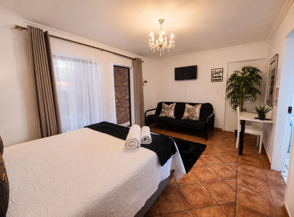 Zhantique Guest House 1- Unit 5 Bed and Breakfast in Gauteng