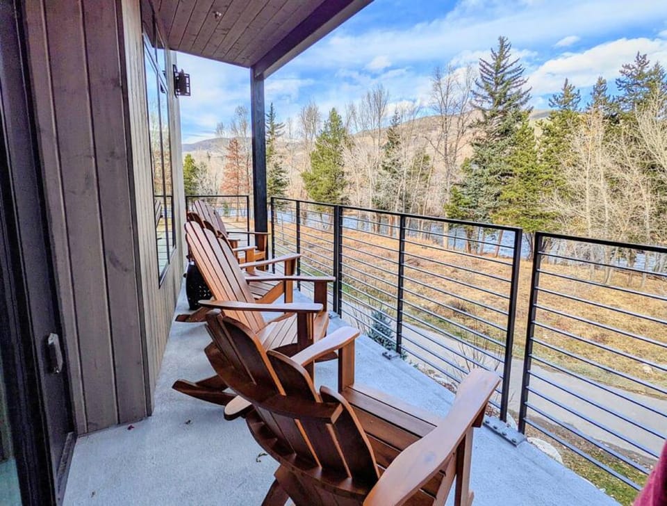 HostWise Stays - The River West - Hot Tub, Parking, Fire Pit, and more House in Silverthorne