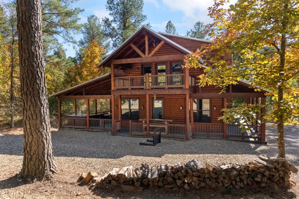 Amethyst Moon, Loft, Wrap Around Porch, Hot Tub, Fireplaces, Free Firewood House in Oklahoma