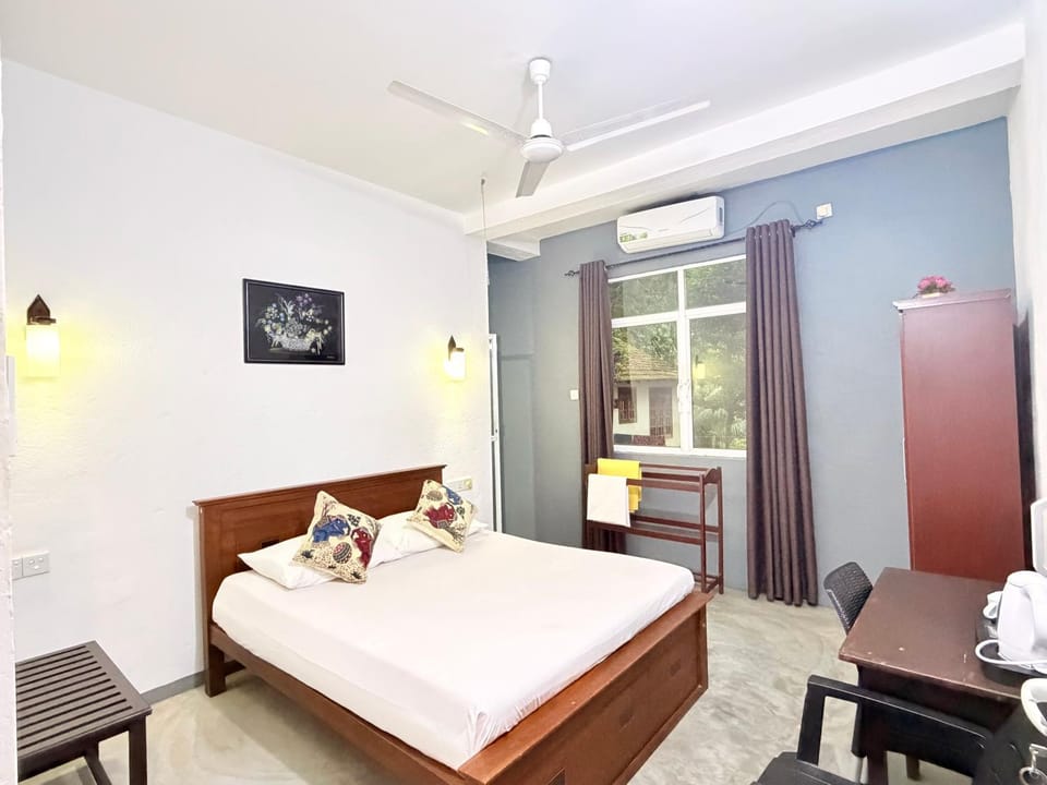 Bed, Photo of the whole room, Bedroom, air conditioner