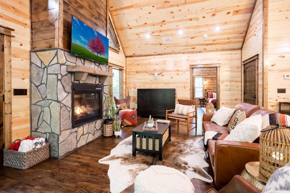 BRAND NEW! "The Roosevelt" Couples Cabin adjacent to National Forest Cabin in Oklahoma