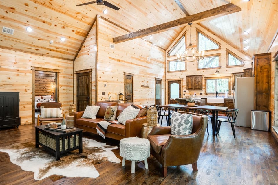 BRAND NEW! "The Roosevelt" Couples Cabin adjacent to National Forest Cabin in Oklahoma