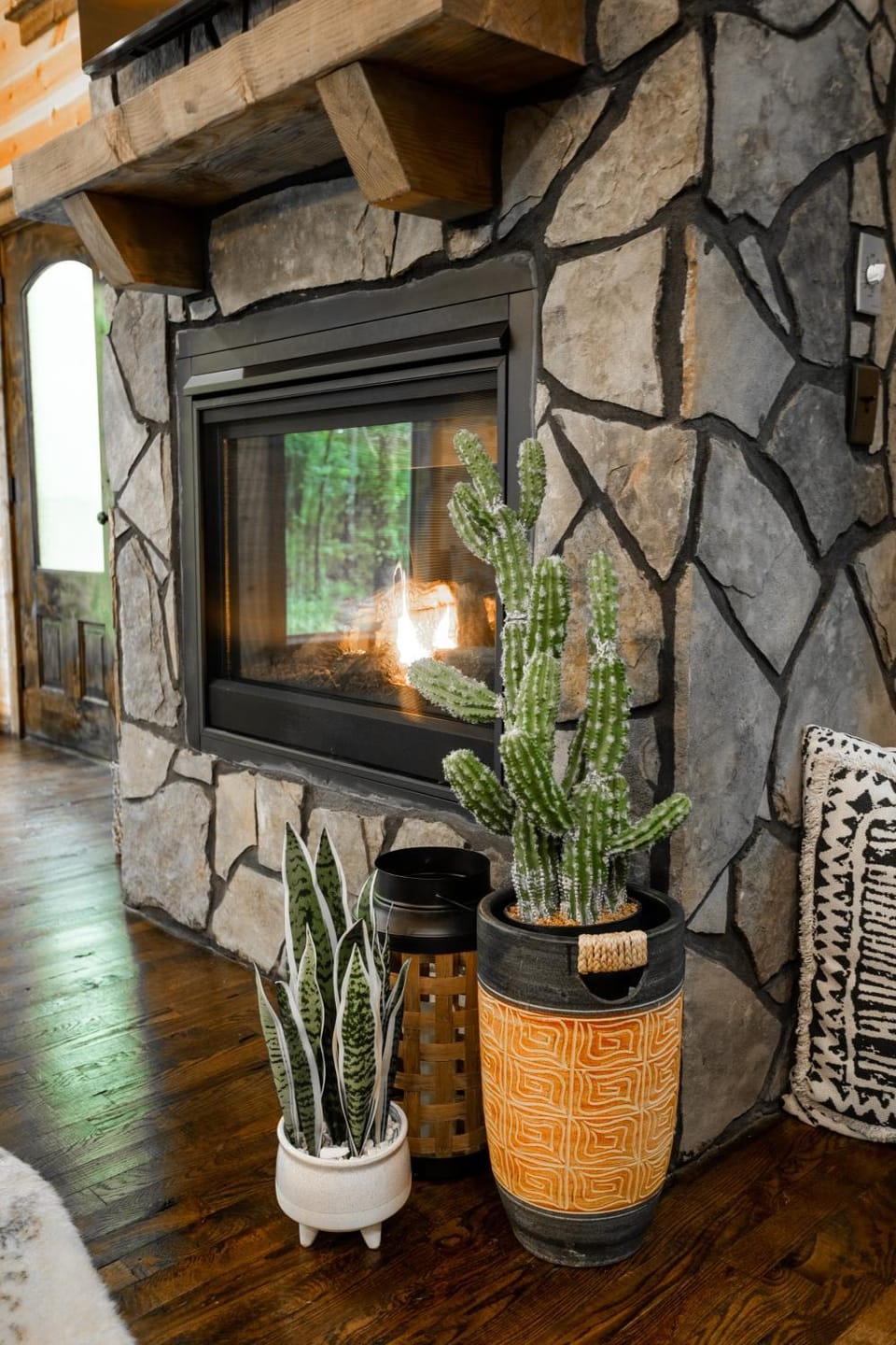 BRAND NEW! "The Roosevelt" Couples Cabin adjacent to National Forest Cabin in Oklahoma