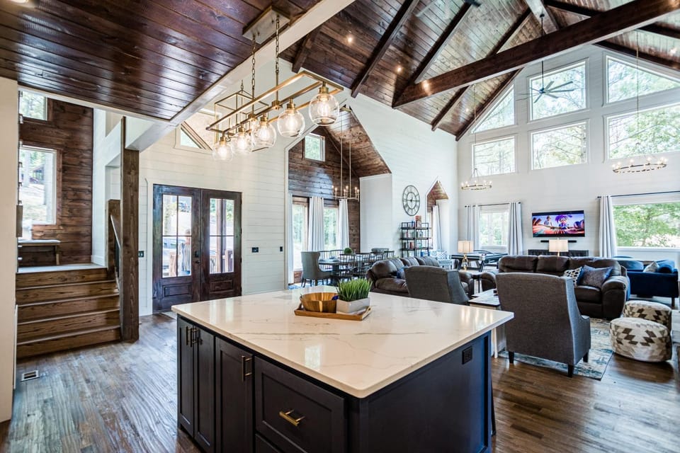 BRAND NEW! "Yes, Please!" Spacious Luxury Getaway 6 Bed 6 and a half Bath House in Oklahoma