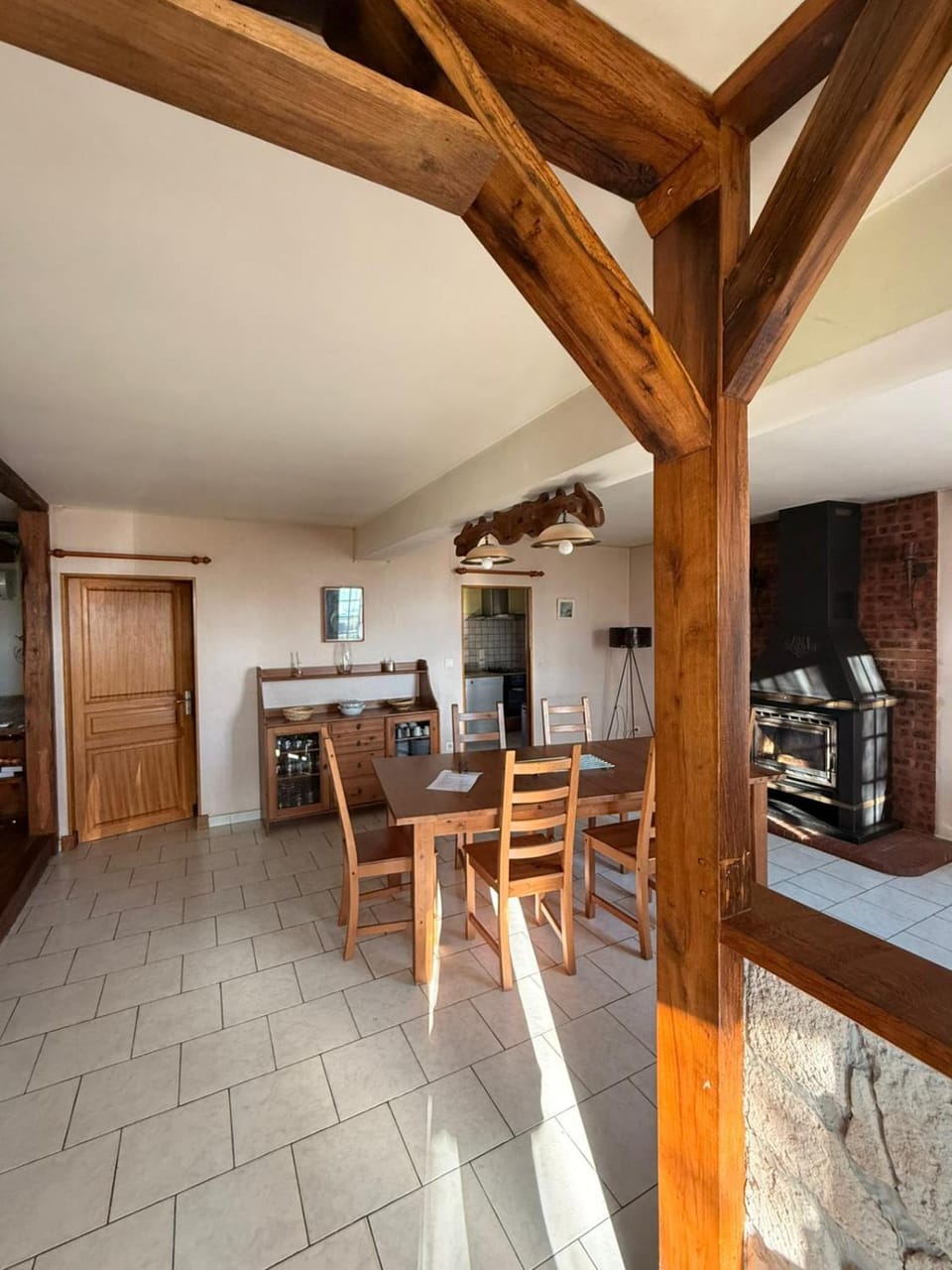Dining area, fireplace