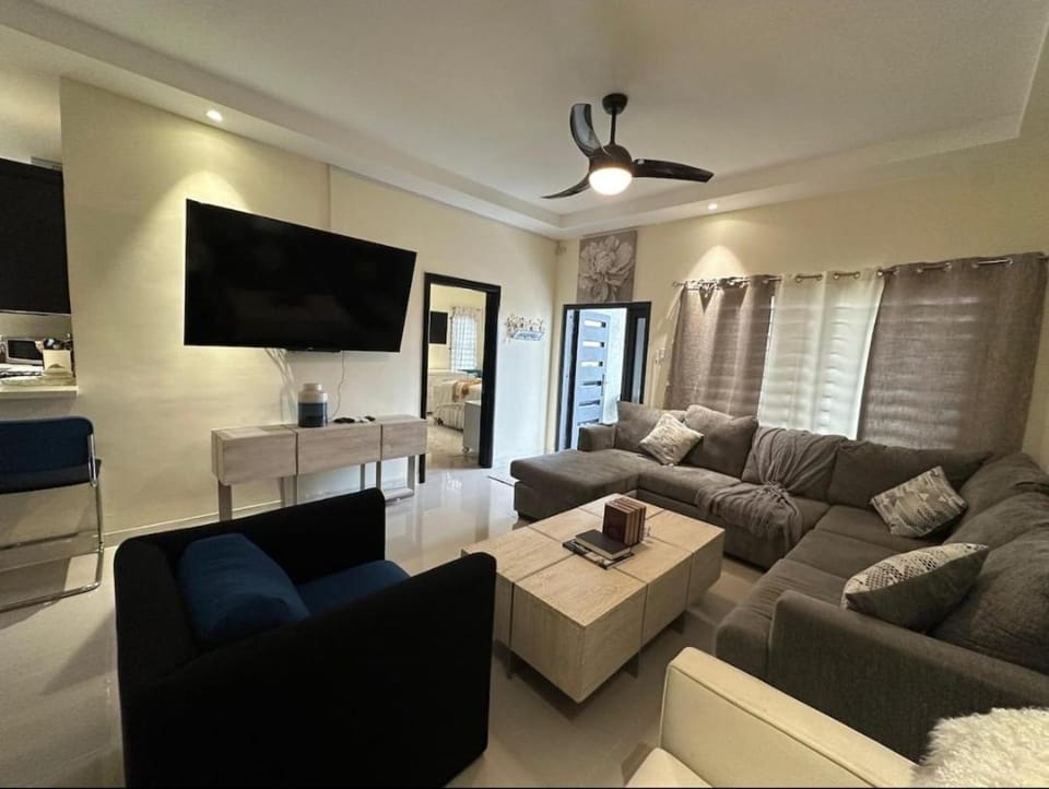 Communal lounge/ TV room, TV and multimedia, Living room, Evening entertainment