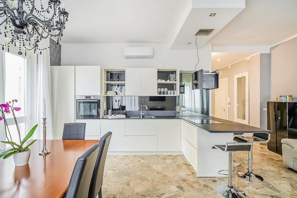 Kitchen or kitchenette, Dining area, dishwasher, oven, stove