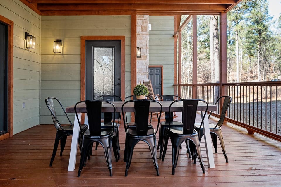 Brand New Sunrise Retreat 2 Bedroom Sleeps 8, 2 Decks, Hot Tub, Firepit House in Oklahoma