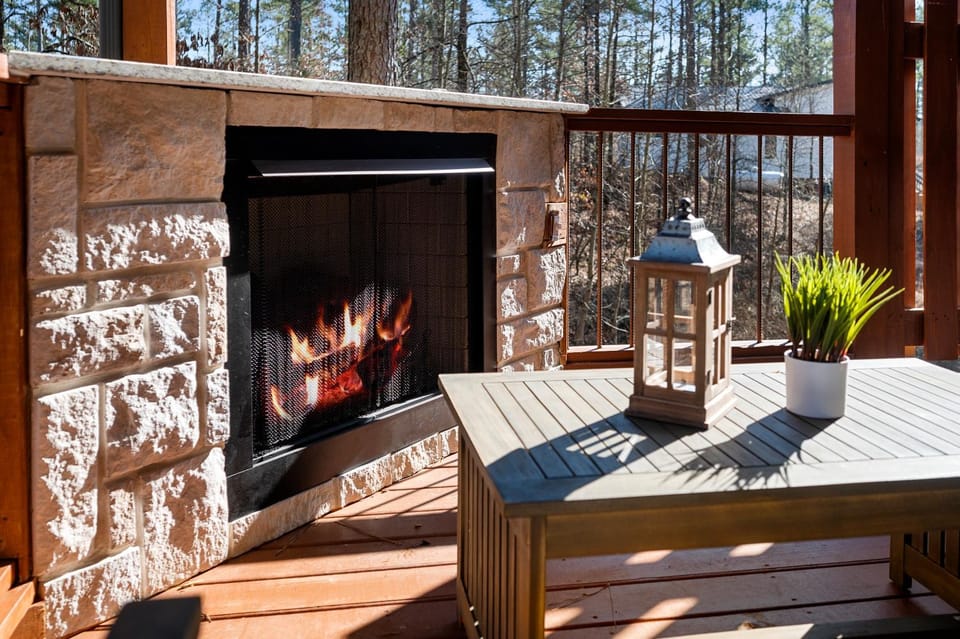 Brand New Sunrise Retreat 2 Bedroom Sleeps 8, 2 Decks, Hot Tub, Firepit House in Oklahoma