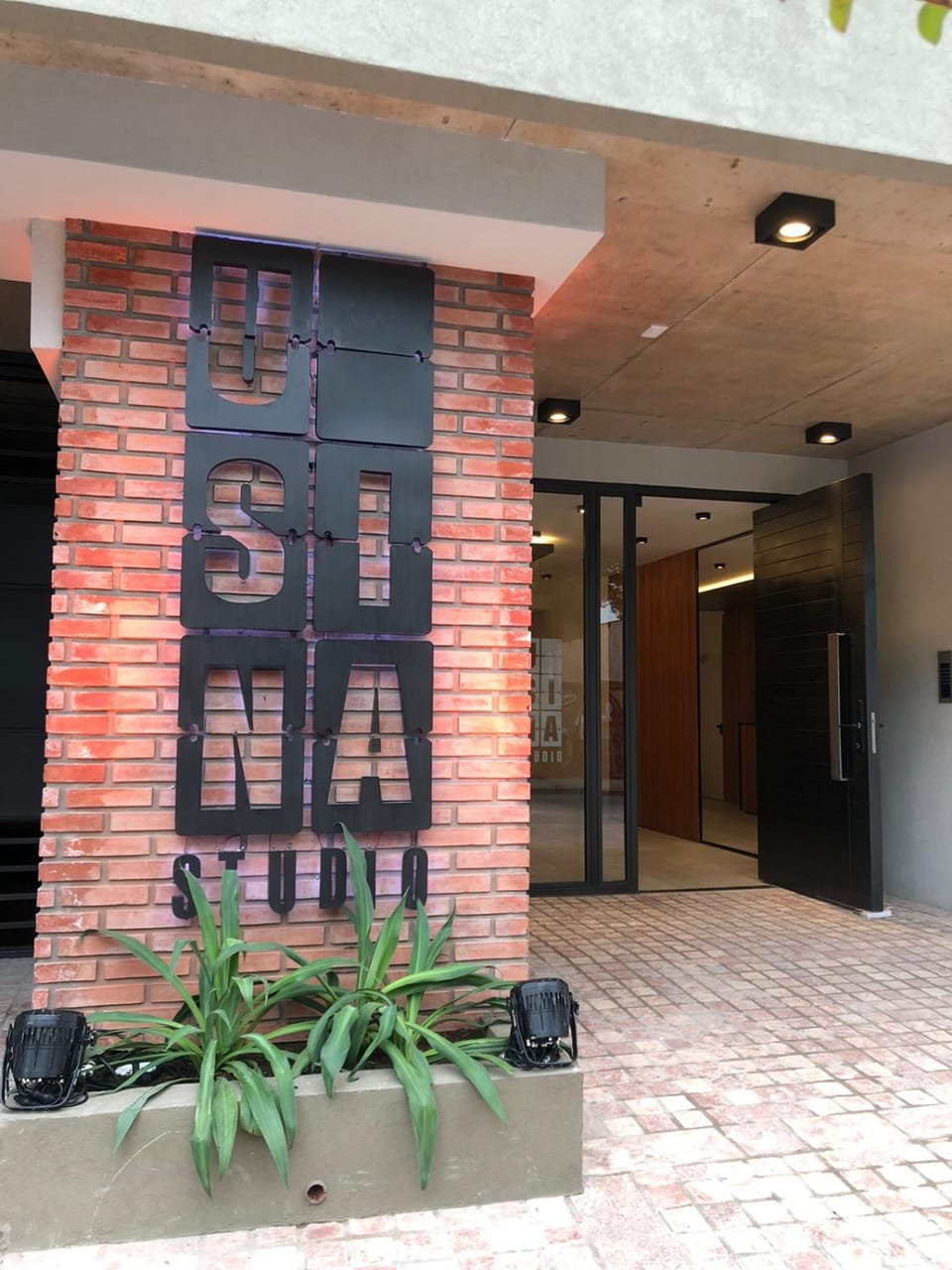 Facade/entrance