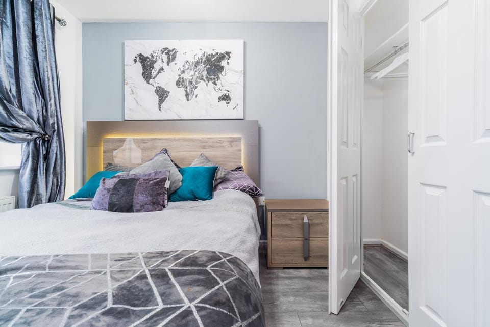 Bed, Photo of the whole room, Bedroom