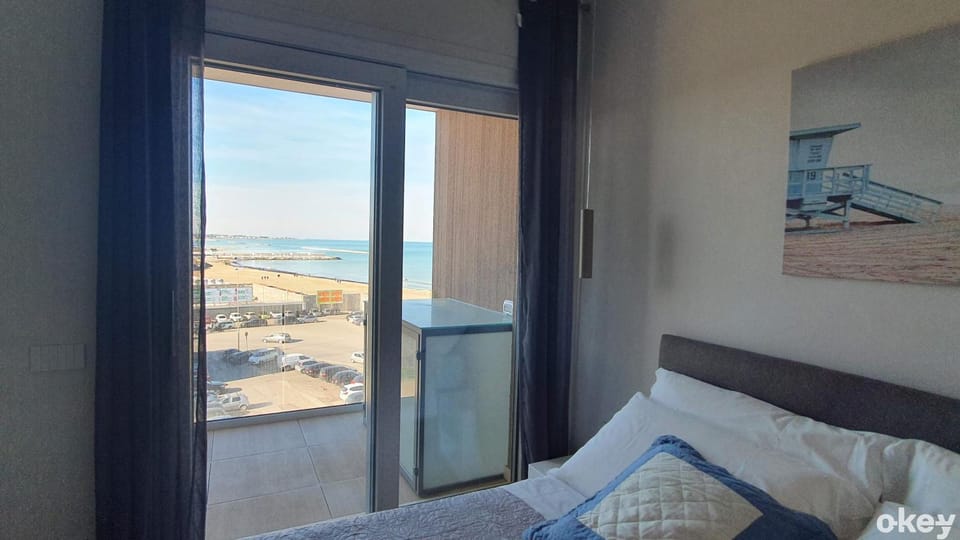 Bed, Natural landscape, View (from property/room), Balcony/Terrace, Photo of the whole room, Bedroom, Sea view