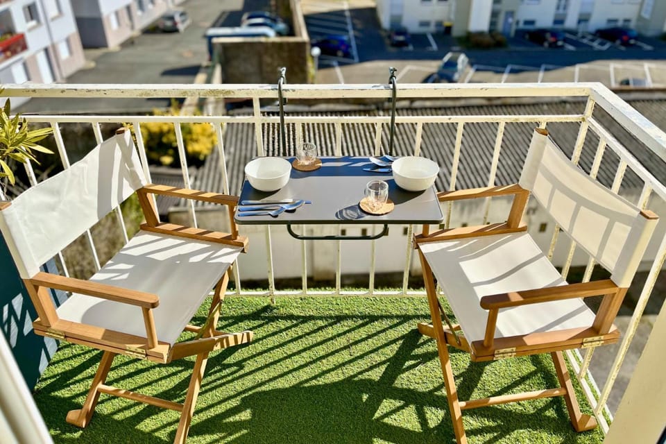 View (from property/room), Balcony/Terrace, Dining area