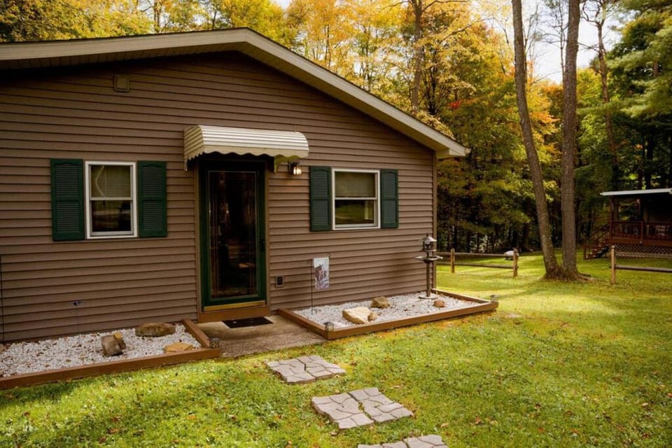Maple Creek Cabin, minutes from Cook Forest, ANF Cabin in Allegheny River