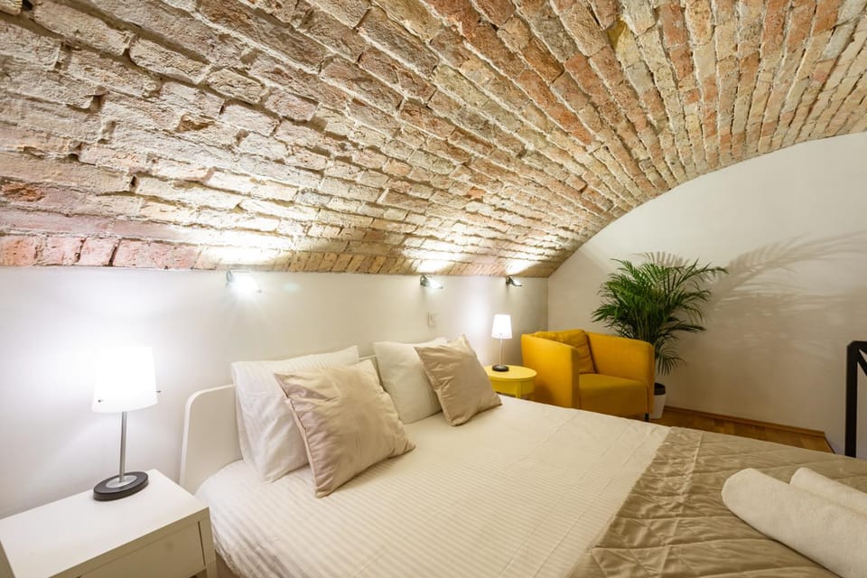 Bed, Seating area, Bedroom