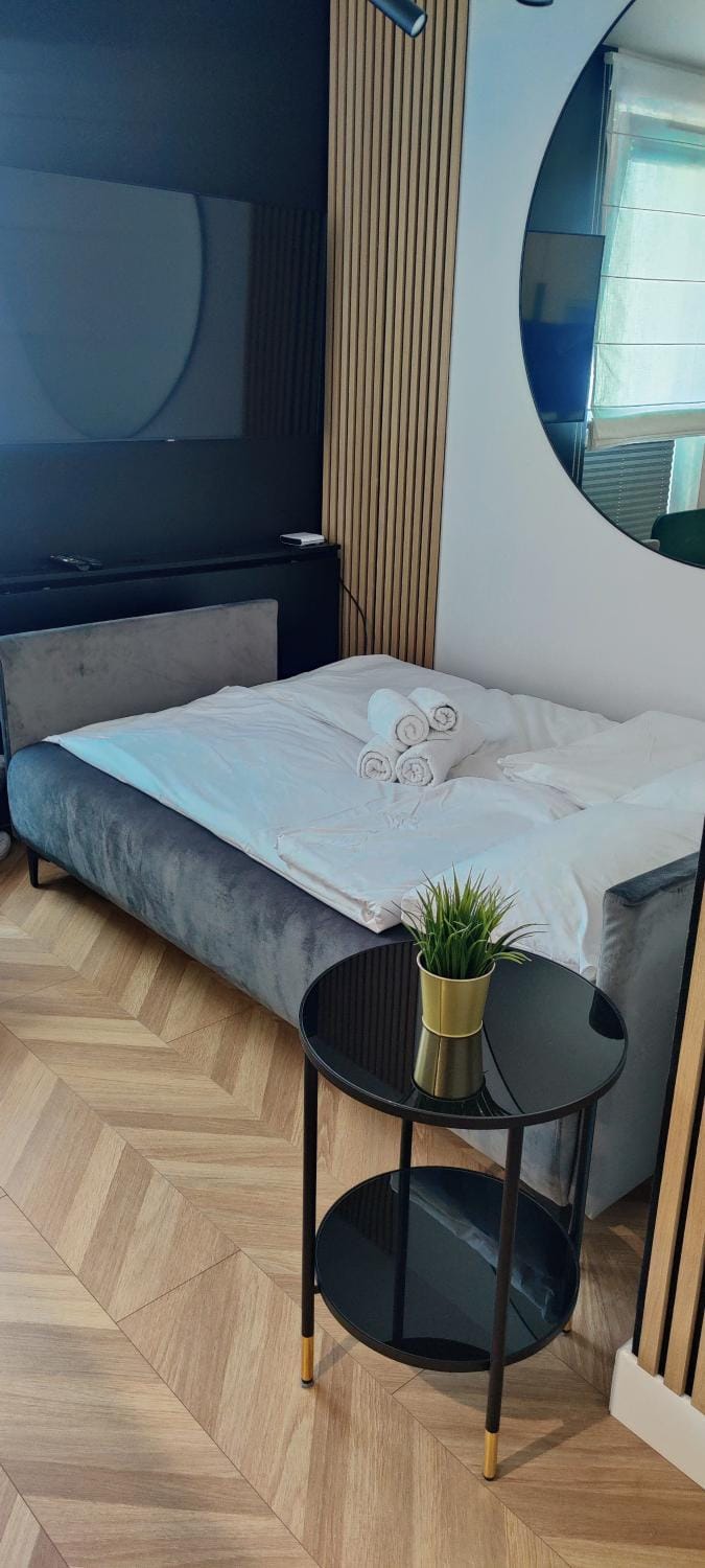 Bed, Photo of the whole room, Seating area, Bedroom