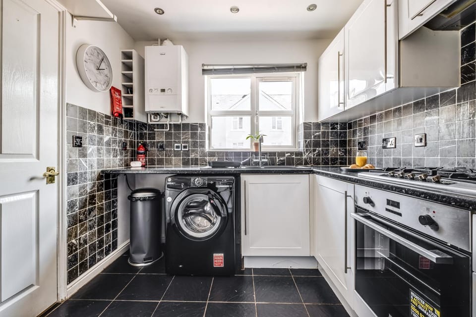 Kitchen or kitchenette, dishwasher, oven, pet friendly, washing machine, dryer