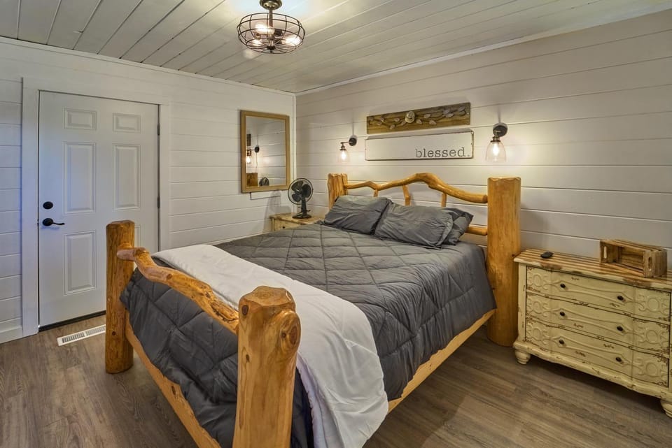 Bed, Bedroom