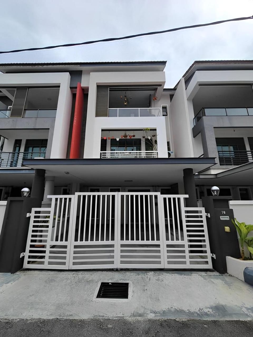 Property building, View (from property/room), Balcony/Terrace