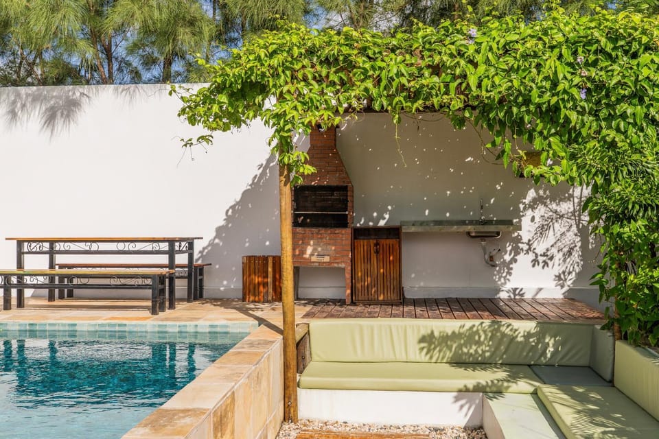 BBQ facilities, Lounge or bar, Swimming pool