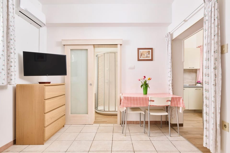 TV and multimedia, Dining area