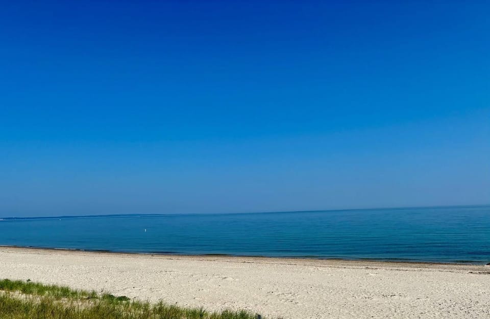 Walk to Private Beach from Cozy Retreat House in East Sandwich
