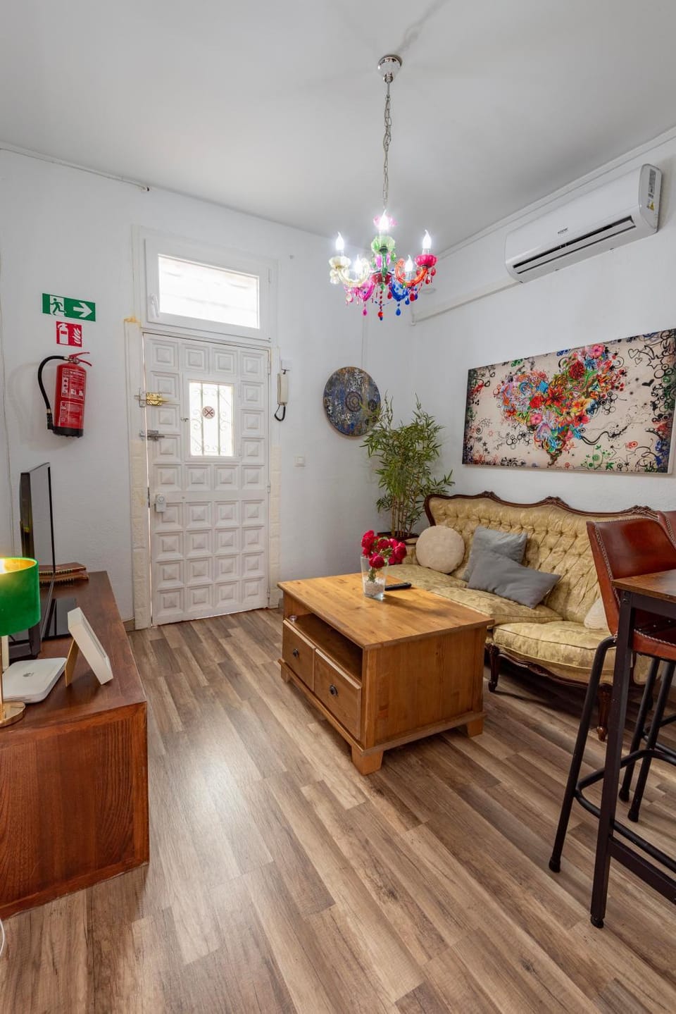 Living room, Seating area, Dining area, air conditioner