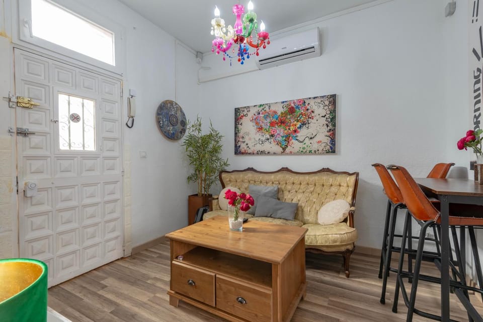 Living room, Seating area, Dining area, air conditioner