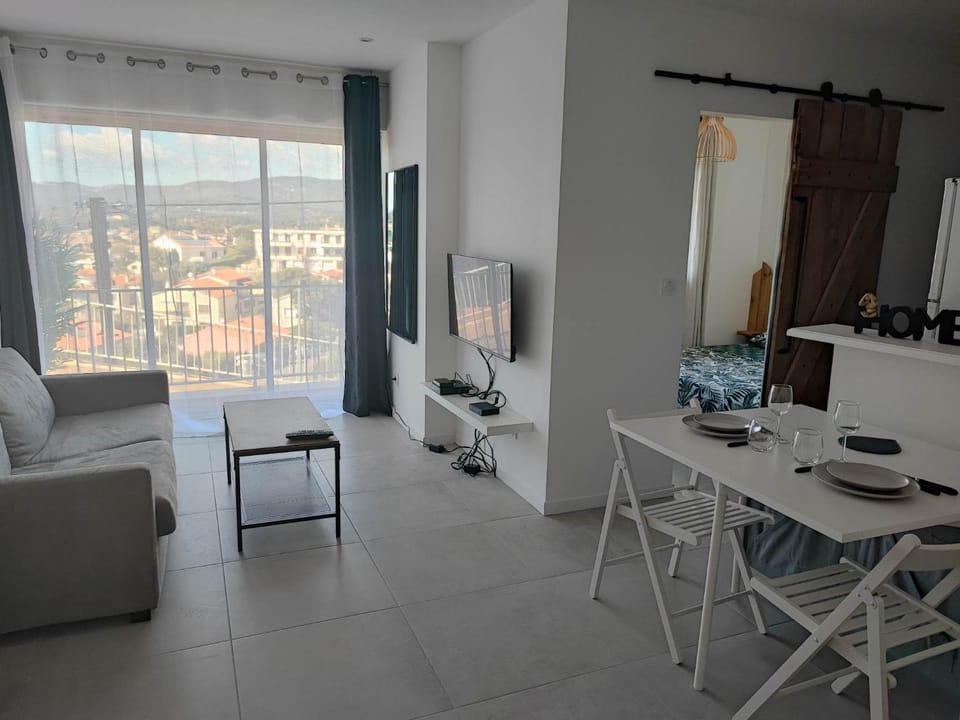 T2 vue mer Apartment in Sanary-sur-Mer