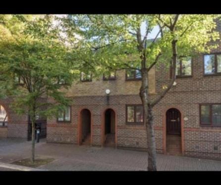 Rainbow Quays Apartment in London Borough of Southwark