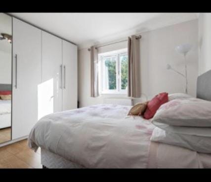 Rainbow Quays Apartment in London Borough of Southwark