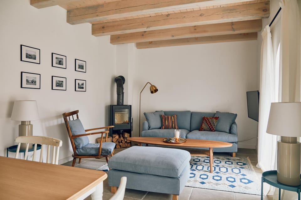 Seating area, flat iron