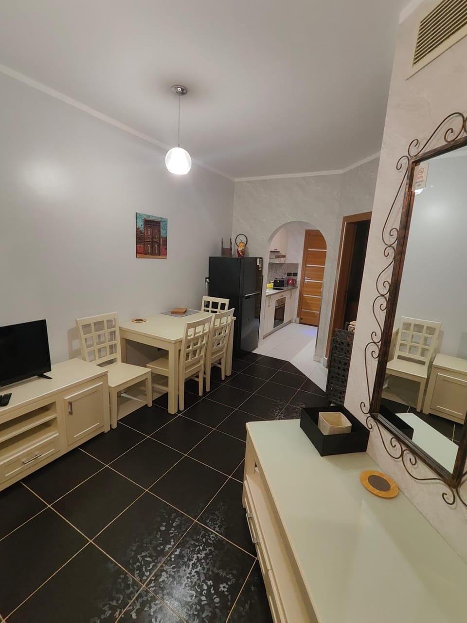 TV and multimedia, Kitchen or kitchenette, Living room, Dining area