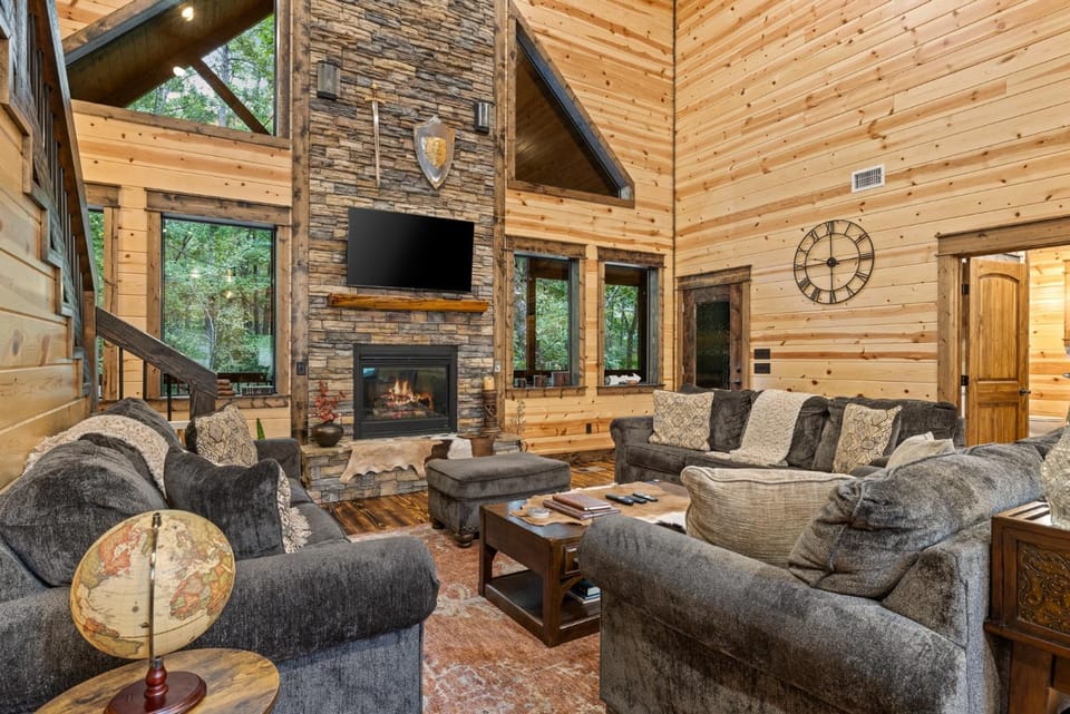 Communal lounge/ TV room, TV and multimedia, Living room, Seating area, Evening entertainment