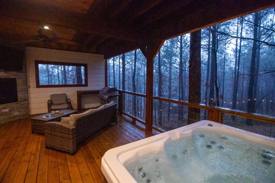 Meant To Bee! New 2 Bedroom, 2 Bath, Sleeps 8! Ping Pong & Shuffle Board! House in Oklahoma