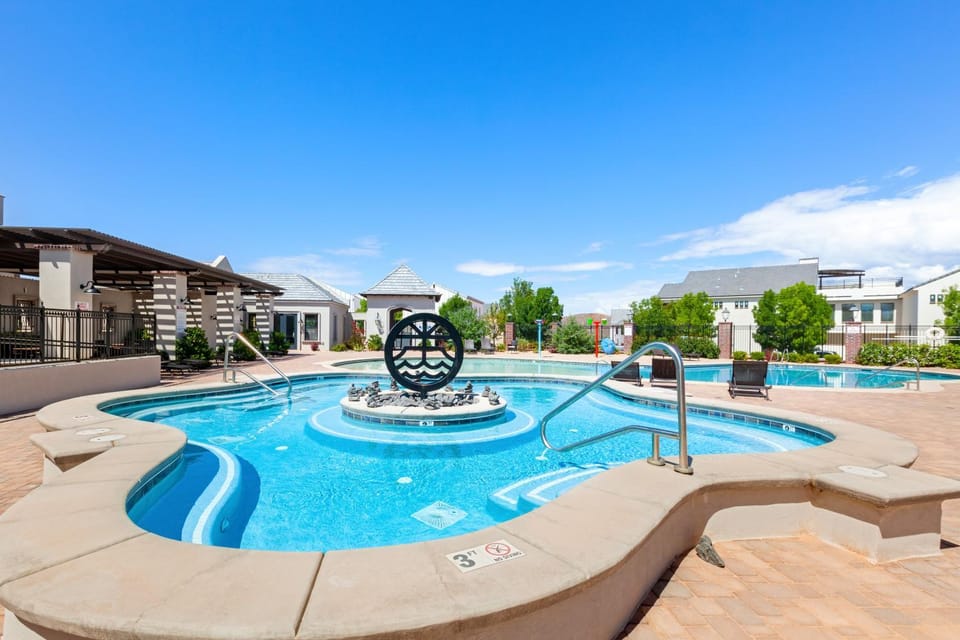Elim Valley Resort 4288 Brand New Home!! Private Pool, Hot Tub, & Game room House in Hurricane