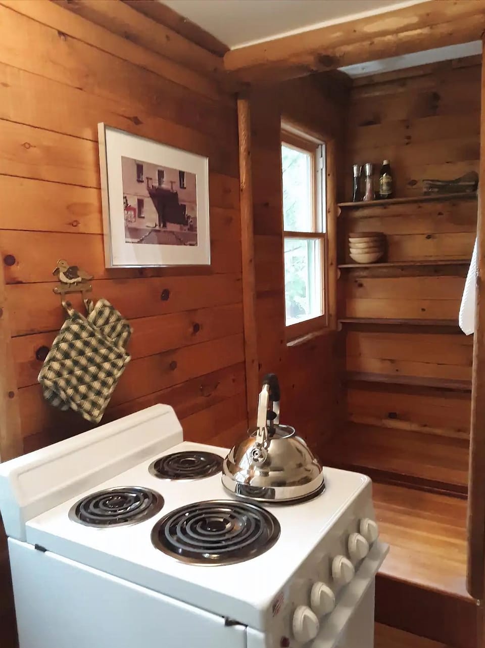 Kitchen or kitchenette, kitchen